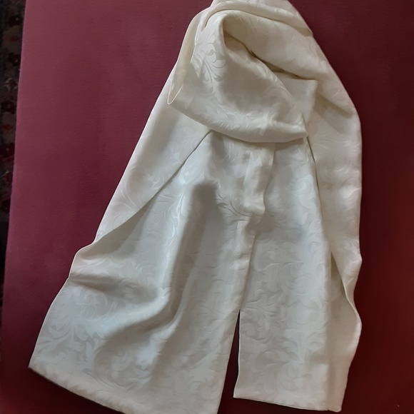 Cream Silk Scarf Designer Bill Peaks NYC - Picture 2 of 5